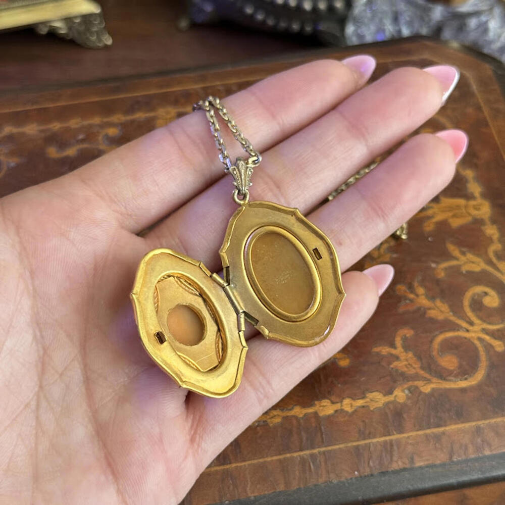 Vintage Antique shell cameo Locket necklace - Picture 4 of 8